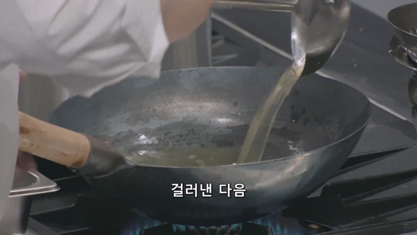 EP.2-2- 정통VS야매! 평범한 식재료의 다양한 변신 - - 중국 - 예능 - - -.ts_20250725_011054.519.jpg