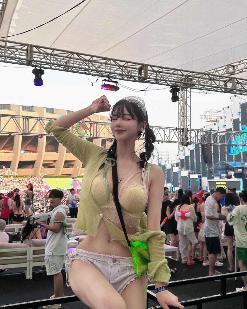 144efe7edb8a0b22c507a6ed4845a156.jpg